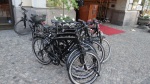 Bicicletas en la entrada del Hotel Adlon Kempinski en Berlin